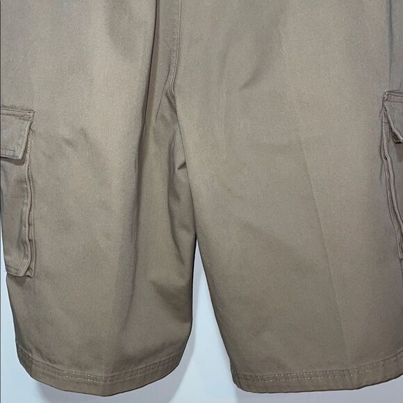 Tan Cargo Shorts with Sturdy Cotton Material - Picture 6 of 7